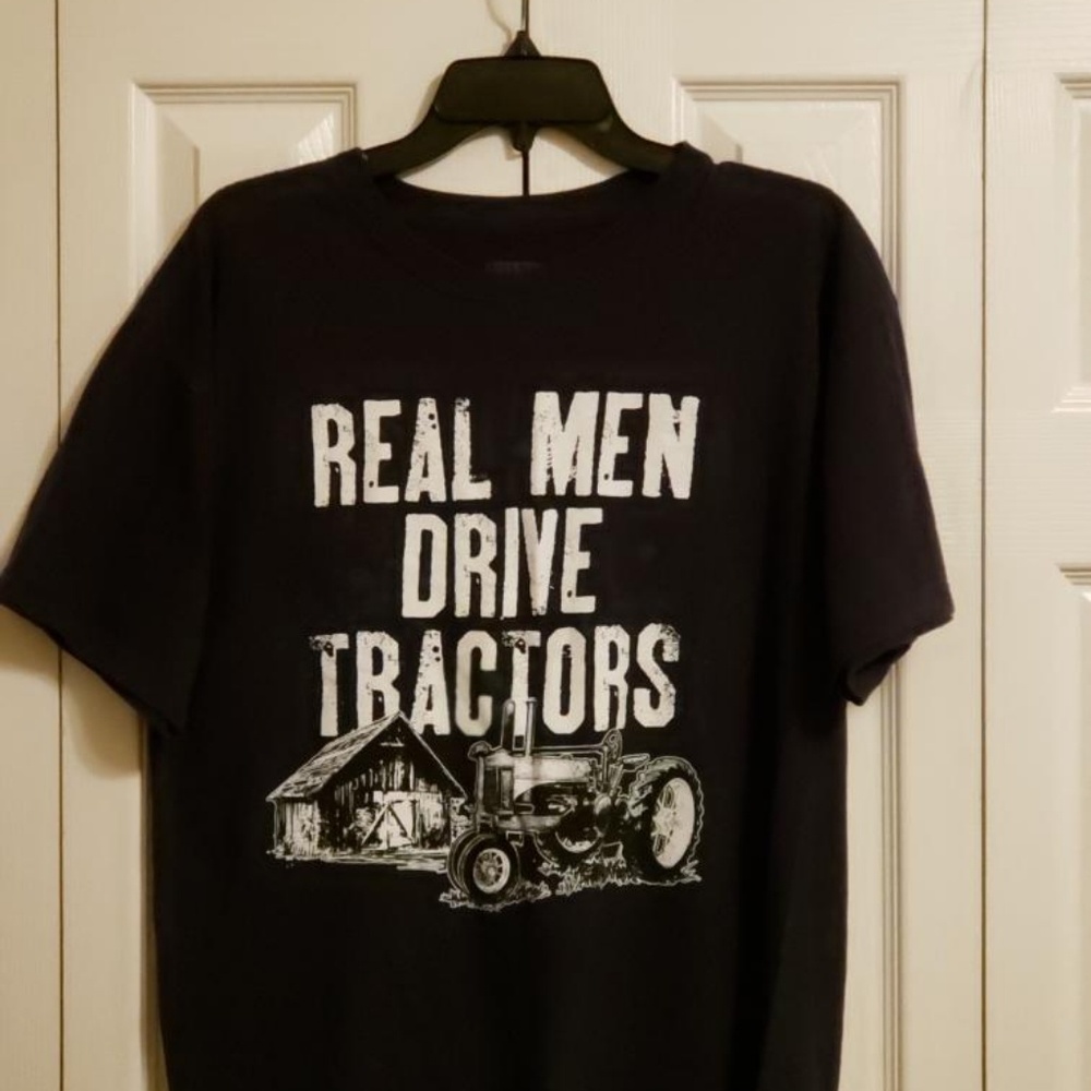 Mens short sleeve tee size large